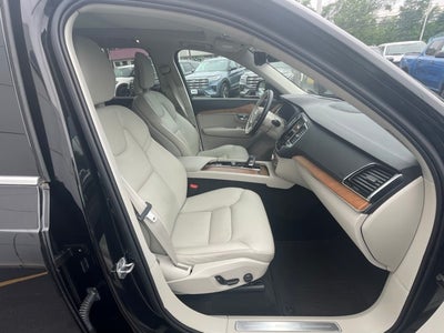2022 Volvo XC90 Recharge Plug-In Hybrid T8 Inscription Expression 7 Passenger