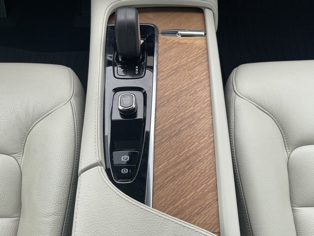 2022 Volvo XC90 Recharge Plug-In Hybrid T8 Inscription Expression 7 Passenger