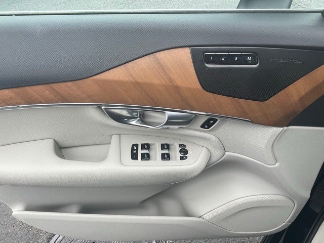 2022 Volvo XC90 Recharge Plug-In Hybrid T8 Inscription Expression 7 Passenger